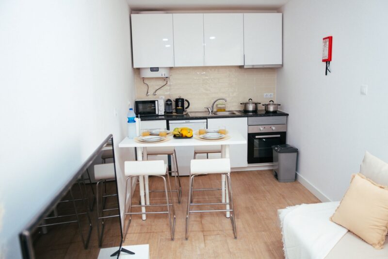 Apartamento Pequeno, Ideias Grandes: Truques de Decoração para Ampliar Espaços