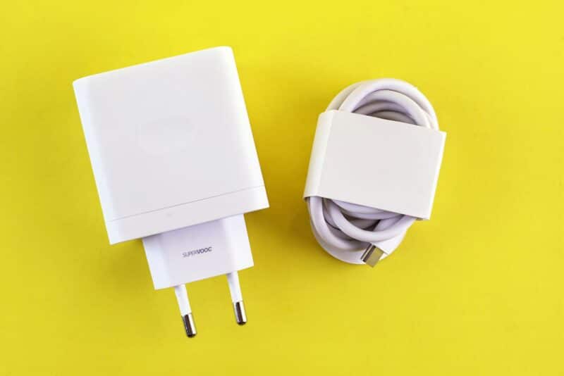 Cabos, carregadores e eletrônicos: acabe com o ninho de fios da sua casa