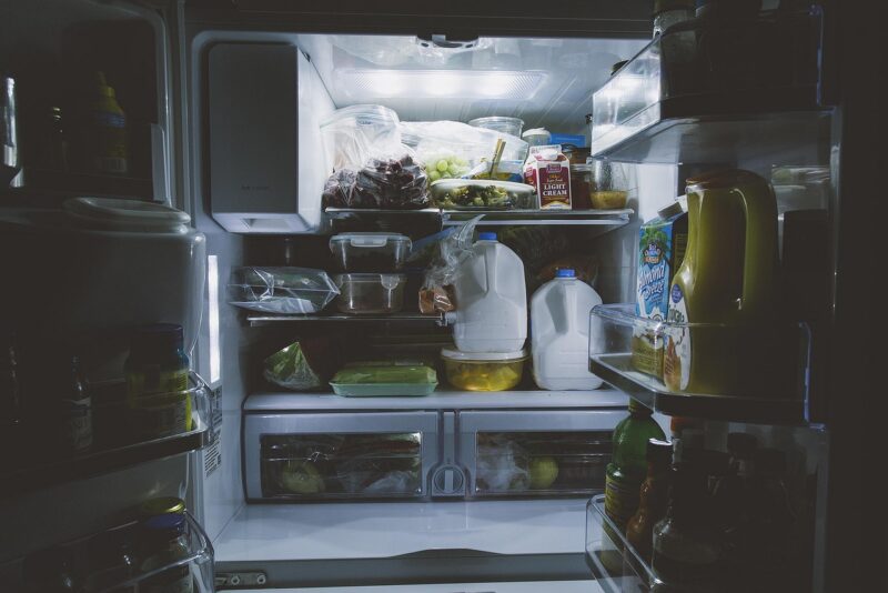 Geladeira organizada: onde guardar cada alimento para durar mais e desperdiçar menos
