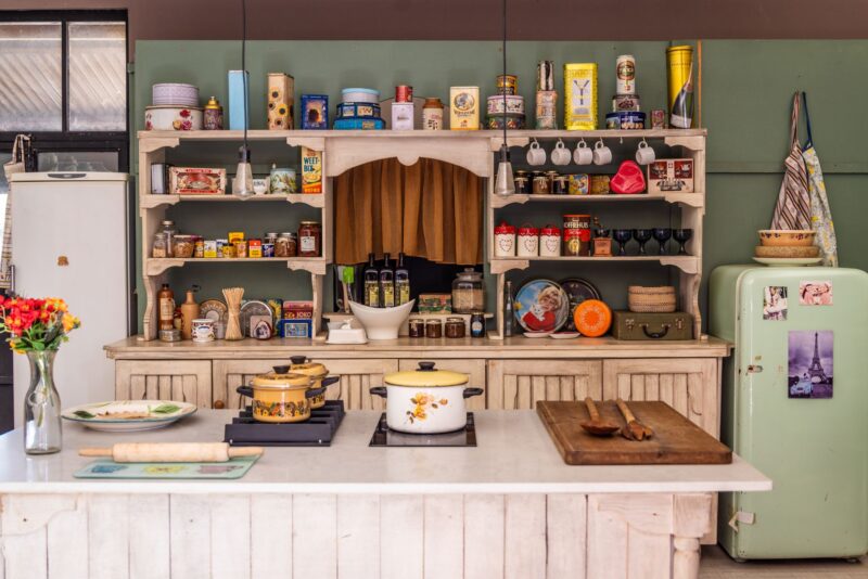 Panelas, tampas e potes plásticos: soluções definitivas para os armários mais difíceis da cozinha